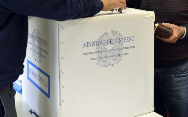 Amministrative, ai ballottaggi affluenza in calo al 49,6%
