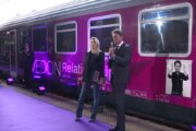 Fs, partito da Roma l’Intercity con gli scatti di Richard Avedon