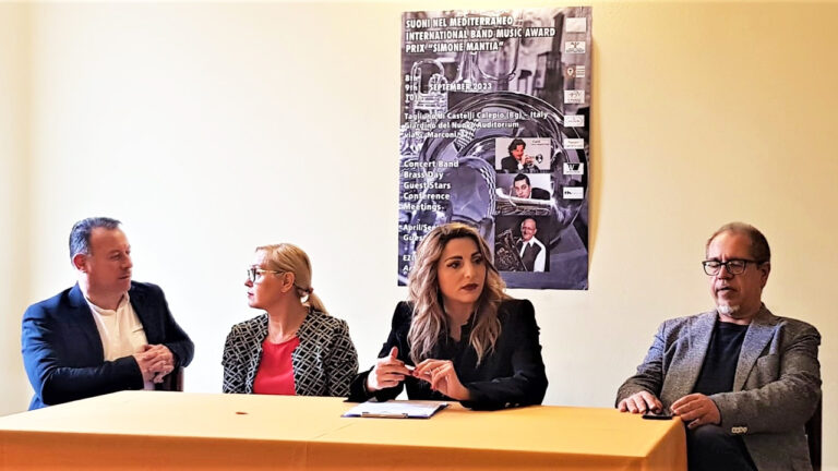 Da destra il Direttore Artistico Ezio Miceli, la giornalista Rosy Abruzzo e i Maestri Alessandra Tamborlani e Sandro Satanassi