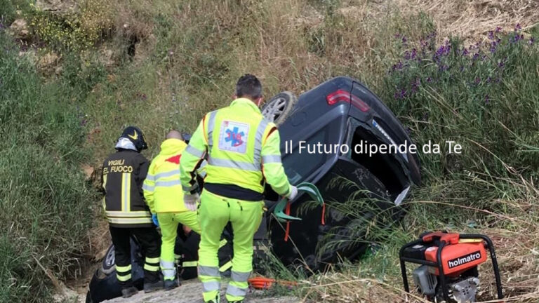 auto scarpata santa margherita FOTO FACEBOOK IL FUTURO DIPENDE DA TE