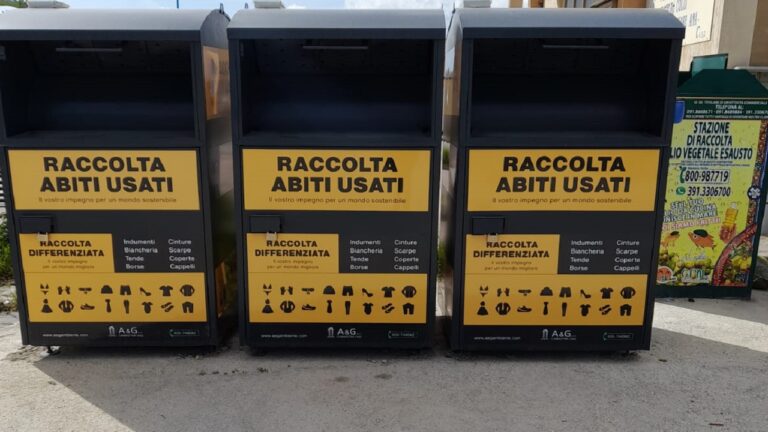 contenitori abiti usati 2023