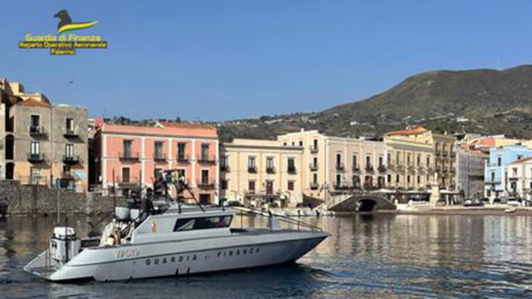 Guardia di finanza motovedetta Milazzo