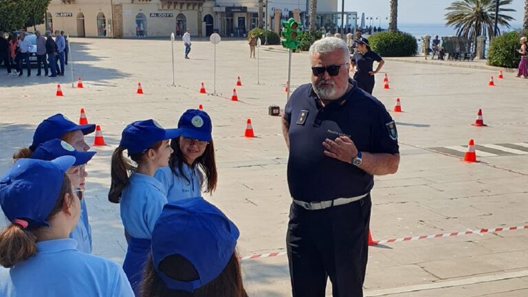 polizia municipale navarra piazza alunni 2023