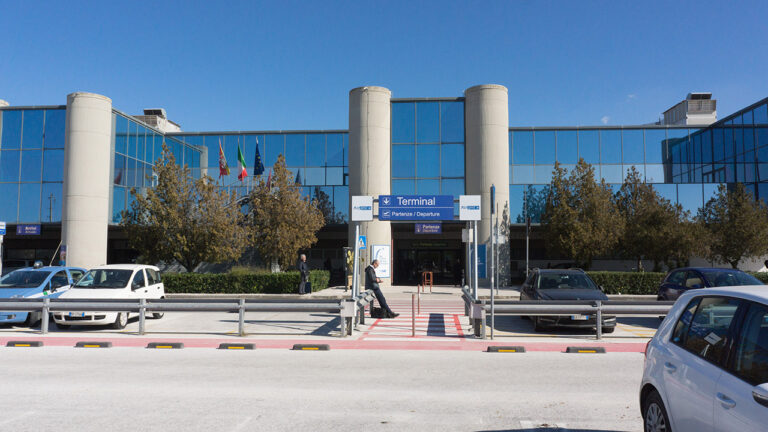 Aeroporto Birgi Trapani frontale