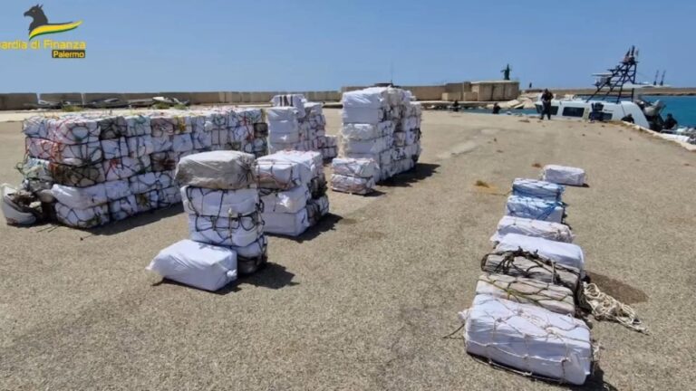 Cocaina sequestro Porto Empedocle Guardia Finanza