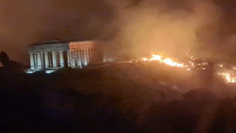 Incendio Parco Archeologico Selinunte 25 lug 2023