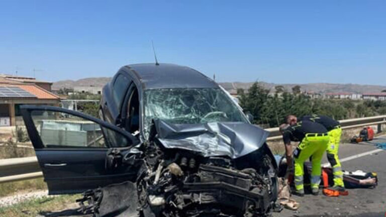Incidente frontale bivio Licata - 4