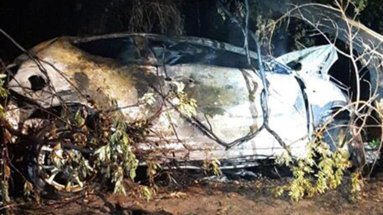 aUTO INCENDIATA INCIDENTE fAVORITA pALERMO