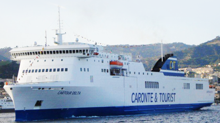 caronte traghetto