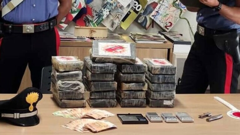 cocaina sequestrata dai carabinieri di lampedusa-22