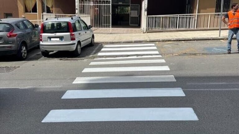 Agrigento, via Esseneto strisce pedonali