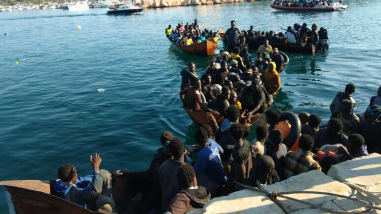 Migranti barchini Lampedusa