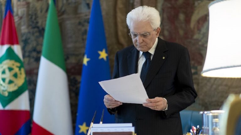 mattarella che legge