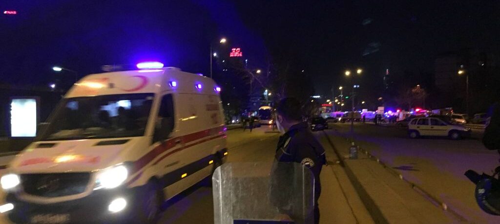 Turchia, attentato al Ministero dell’Interno. Kamikaze si fa esplodere