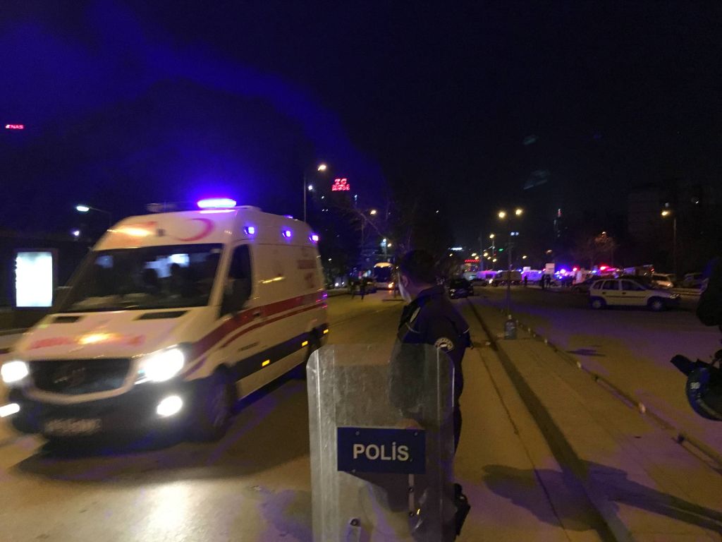Turchia, attentato al Ministero dell’Interno. Kamikaze si fa esplodere
