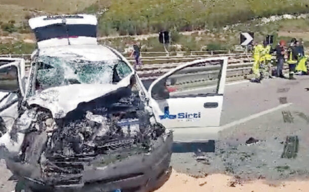 Lotta tra la vita e la morte l'uomo schiantatosi contro un Tir sull'autostrada per Trapani