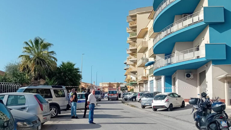 Via Lido suicidio 23 ott 2023
