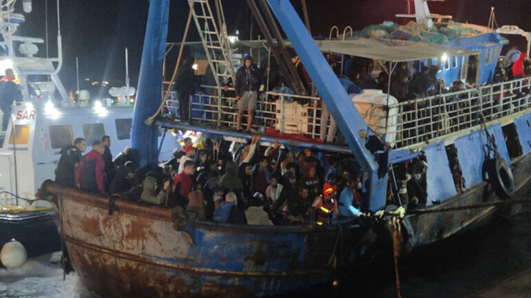 Migranti Lampedusa sbarco 21 nov 2023