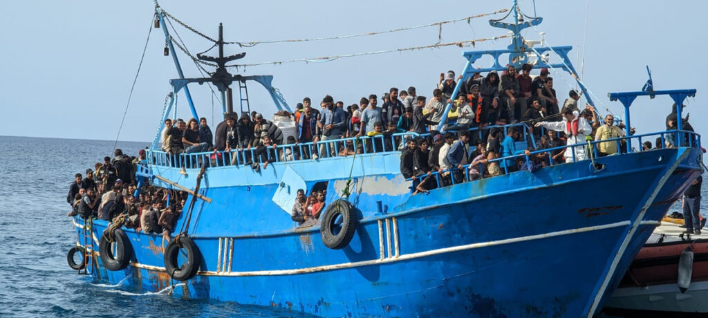 Migranti, cadavere di una donna a bordo di una lancia libica giunta a Lampedusa