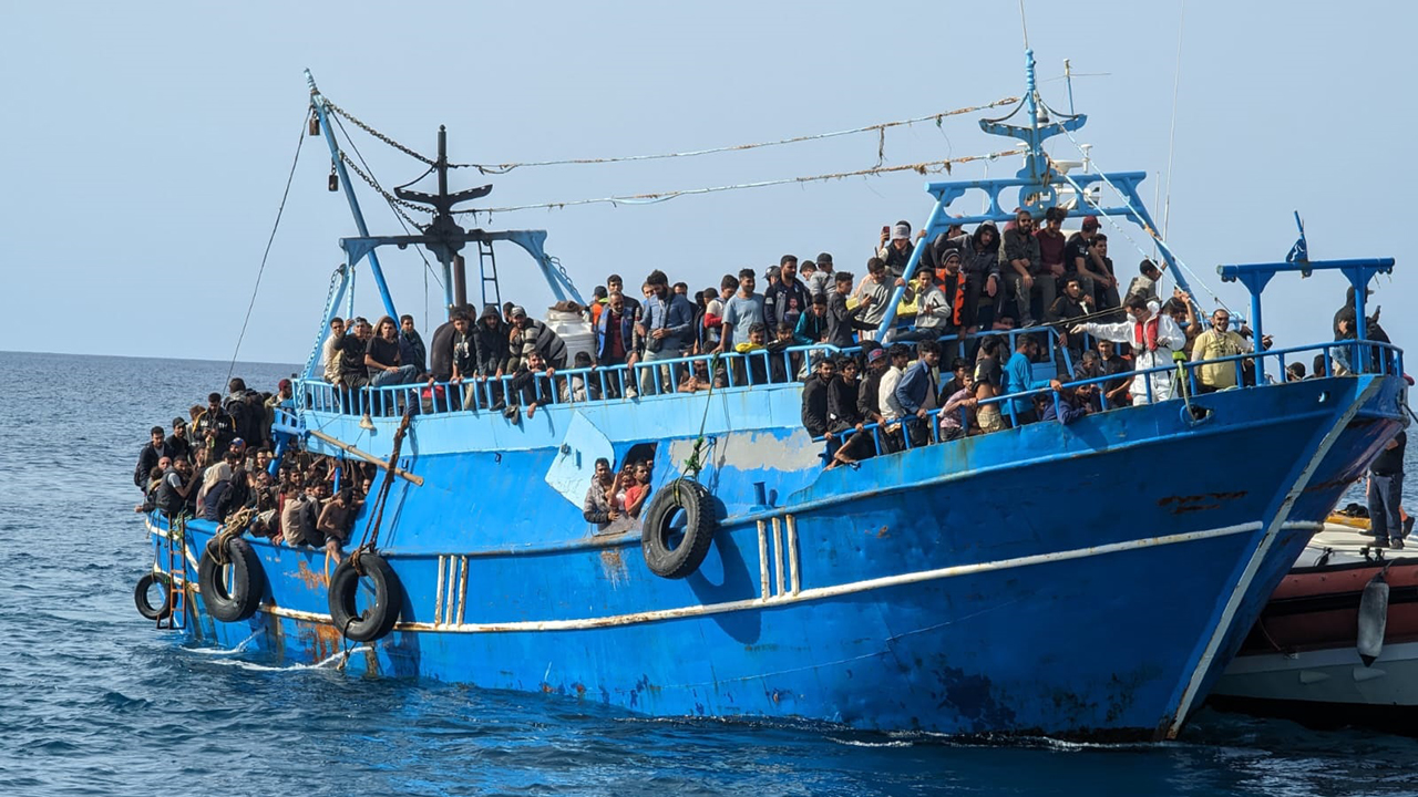 Migranti, cadavere di una donna a bordo di una lancia libica giunta a Lampedusa