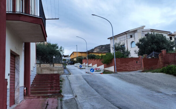 Buche profonde e fuoriuscita di acqua: altre transenne 