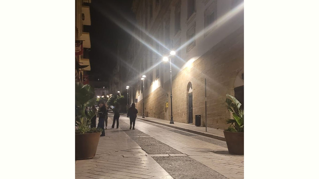 Via Roma, ripristinata l'illuminazione pubblica. Patti: 