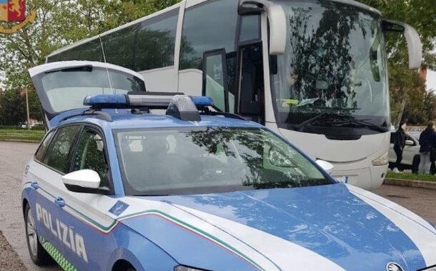 Autobus per gita scolastica senza revisione