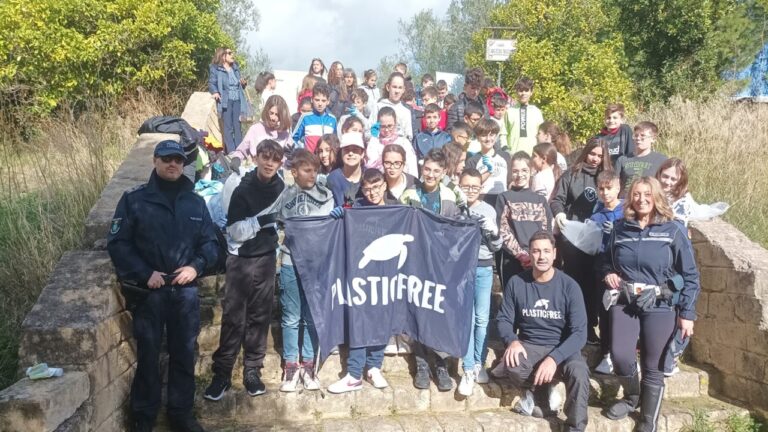 giardino perriera plastica free scuola 2023