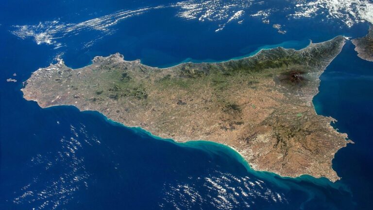 sicilia dallo spazio
