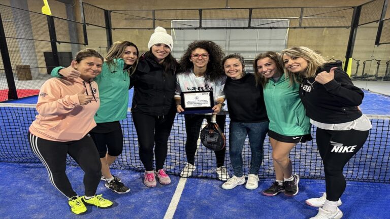 Squadra padel Corrieresciacca con rapprsentante Federazione (Media)