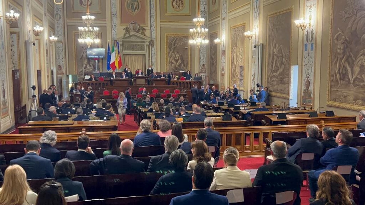 Ars, sanzioni ai deputati assenti