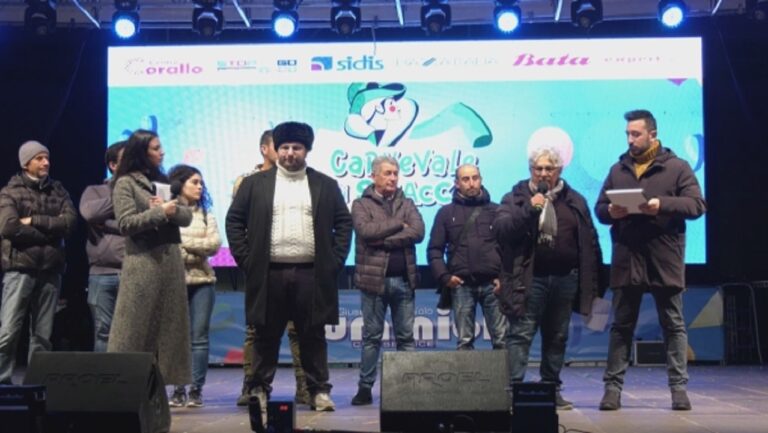 Agricoltori su palco carnevale