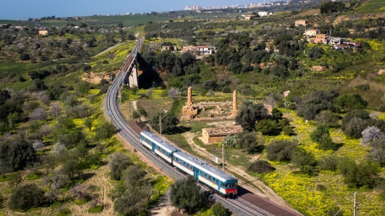 Valle dei templi-treni storici01