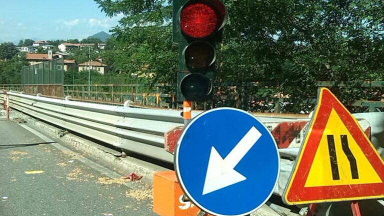 lavori strada semaforo