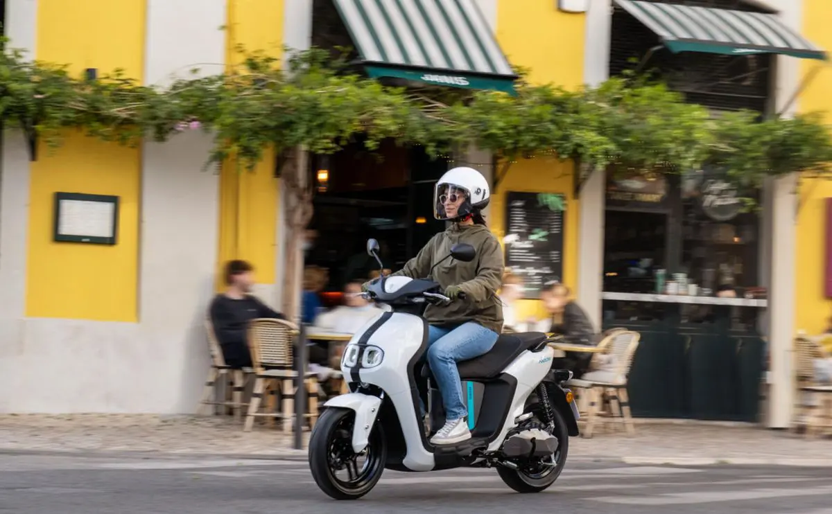 Yamaha NEO’s rivoluziona la mobilità urbana a impatto zero