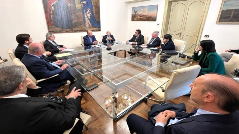 Incontro rifiuti schifani con Anci Sicilia 2024