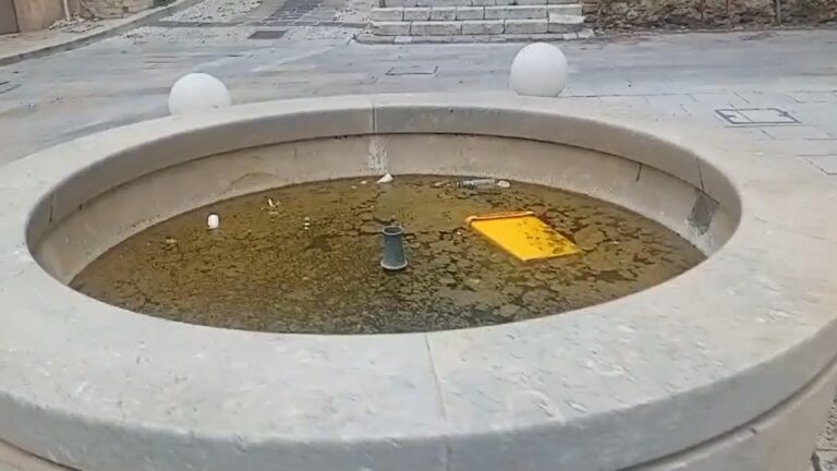 vandalismo fontana piazza san vito 2024