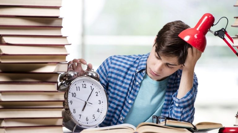 Studio-studente-libri