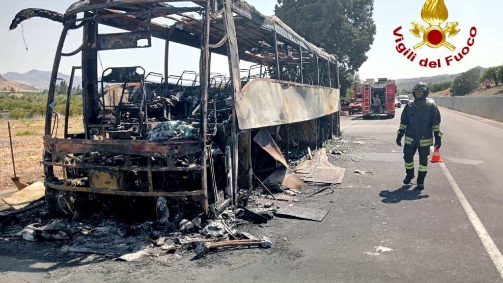 bus fiamme mineo 2024