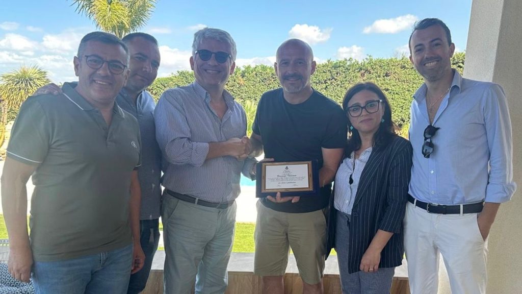 italiano targa sindaco 2024