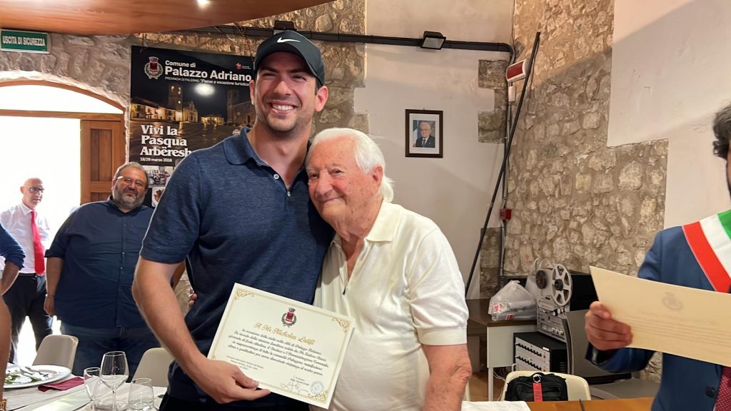 latifi con il nonno 2024