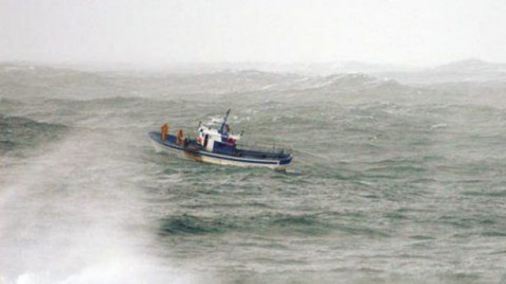 peschereccio mare mosso