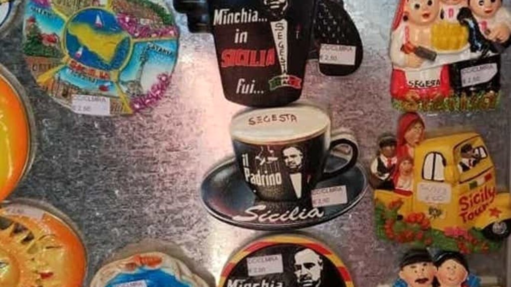 Souvenir mafia