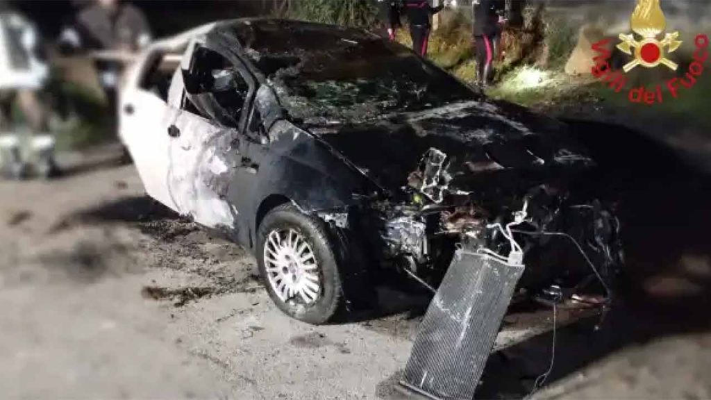 Enna, un ragazzo di 24 anni muore carbonizzato dopo un incidente