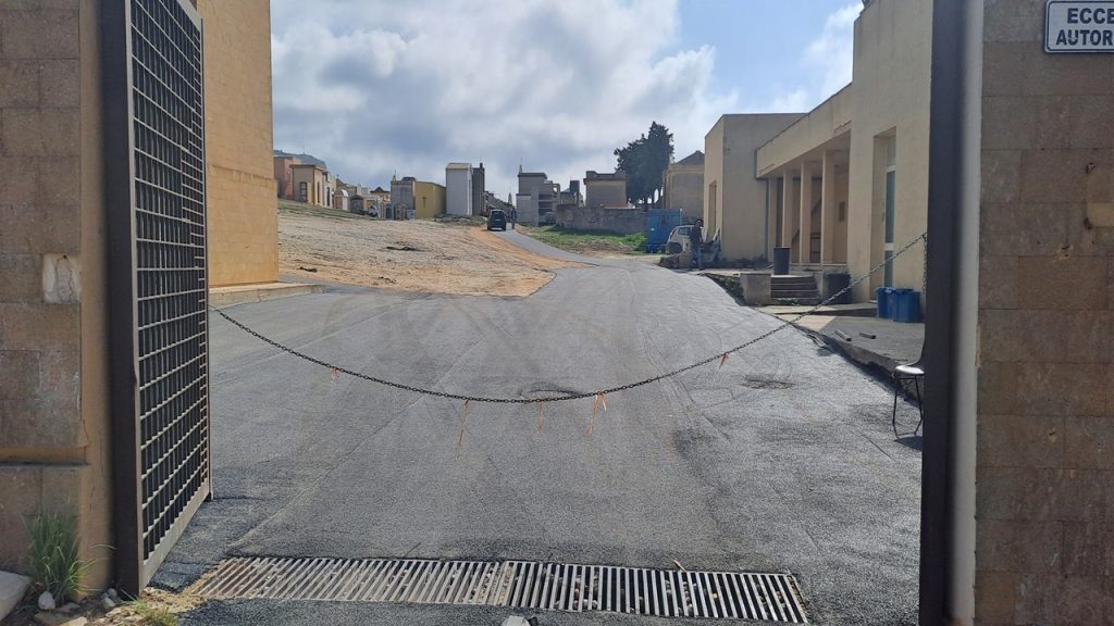 cimitero ingresso asfalto 2024