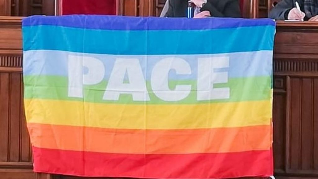 consiglio-comunale-bandiera-pace-e1649402957570-1280x720