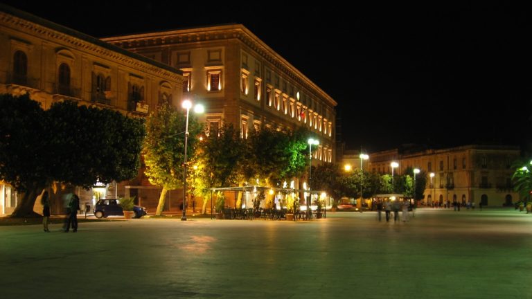 sciacca piazza notte