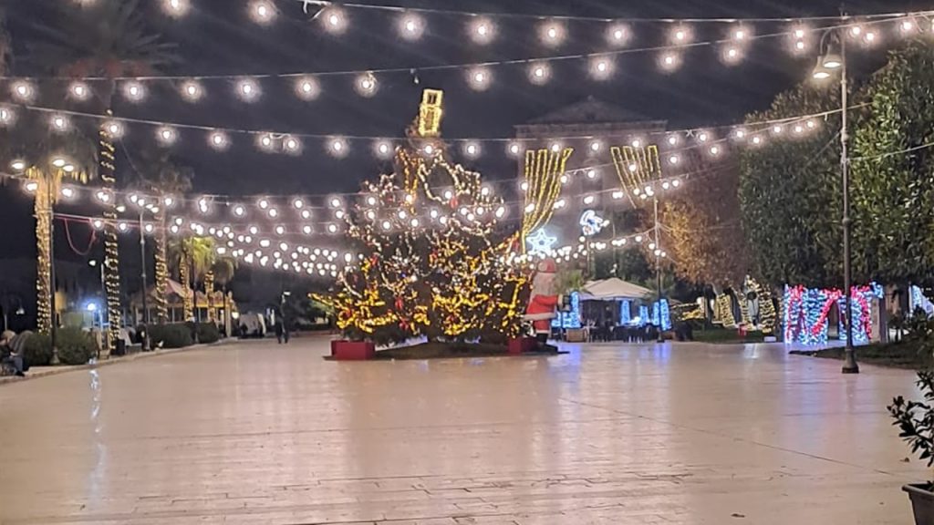 piazza angelo scandaliato 2024 natale