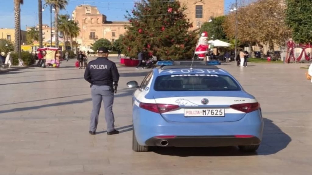 polizia sciacca piazza scandaliato 2024