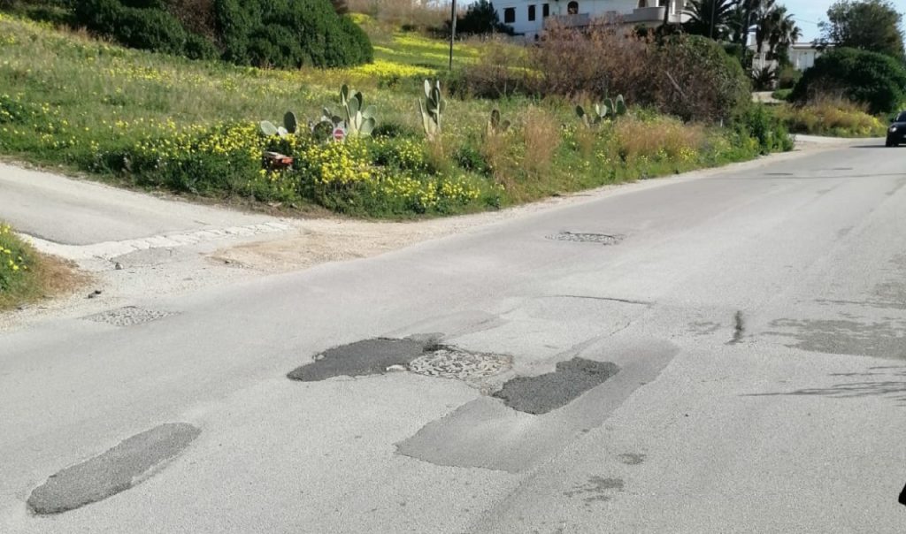Riparazione buche via Lido